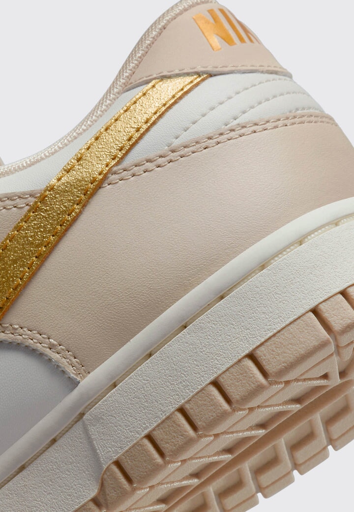 Nike Dunk Low WMNS 'Metallic Gold' kikokickz