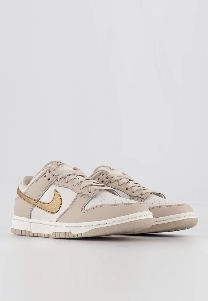 Nike Dunk Low WMNS 'Metallic Gold' kikokickz