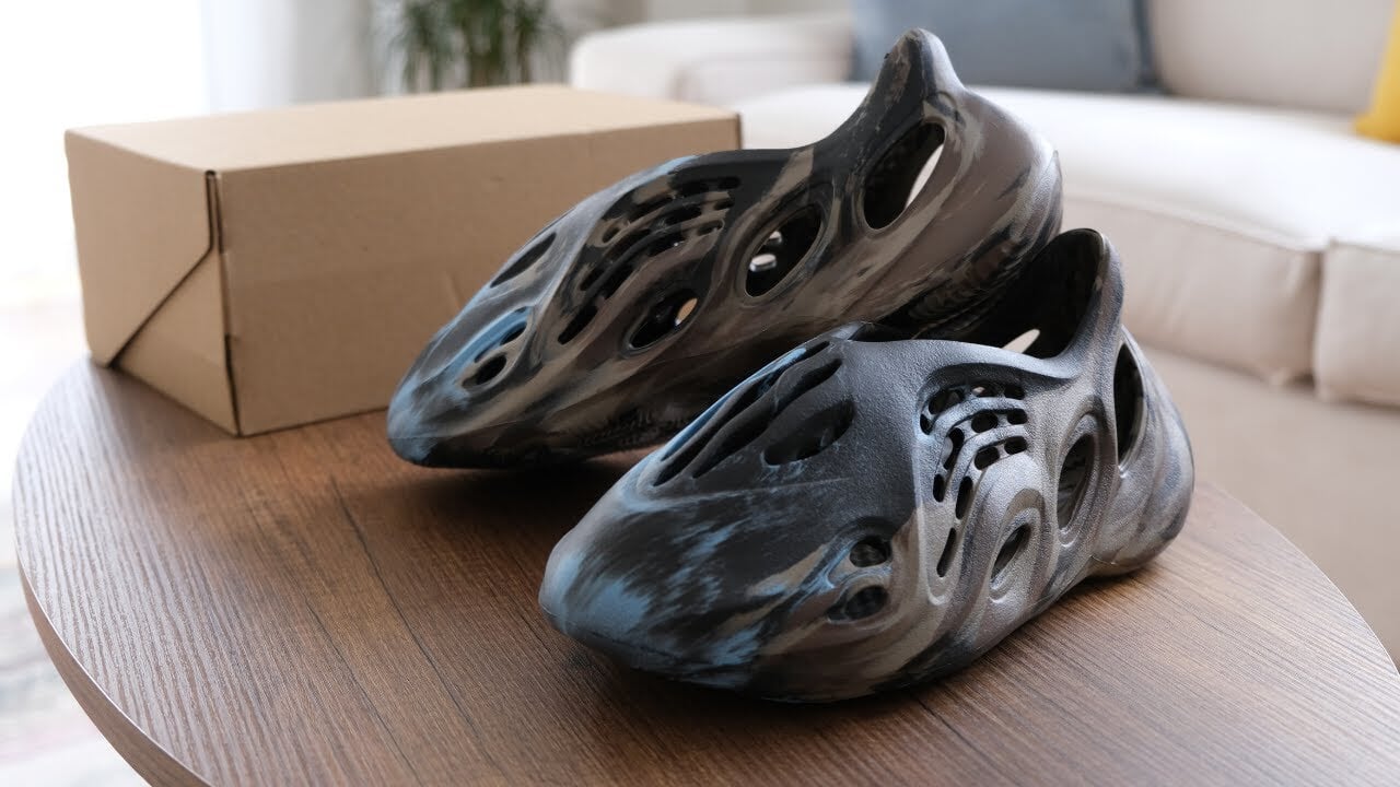 Yeezy Foam RNNR 'MX Cinder' Yeezy Foam RNNR kikokickz