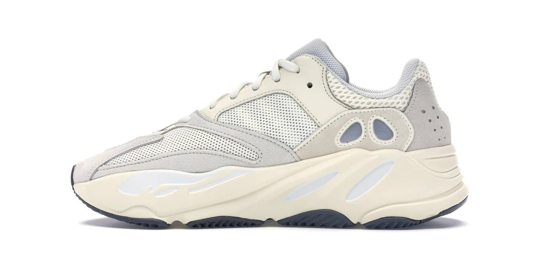 Yeezy Boost 700 Analog kikokickz 